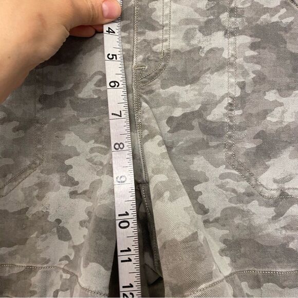 Spanx pull on camo green stonewash shorts stretch mud rise twill 5” size M - Picture 11 of 11